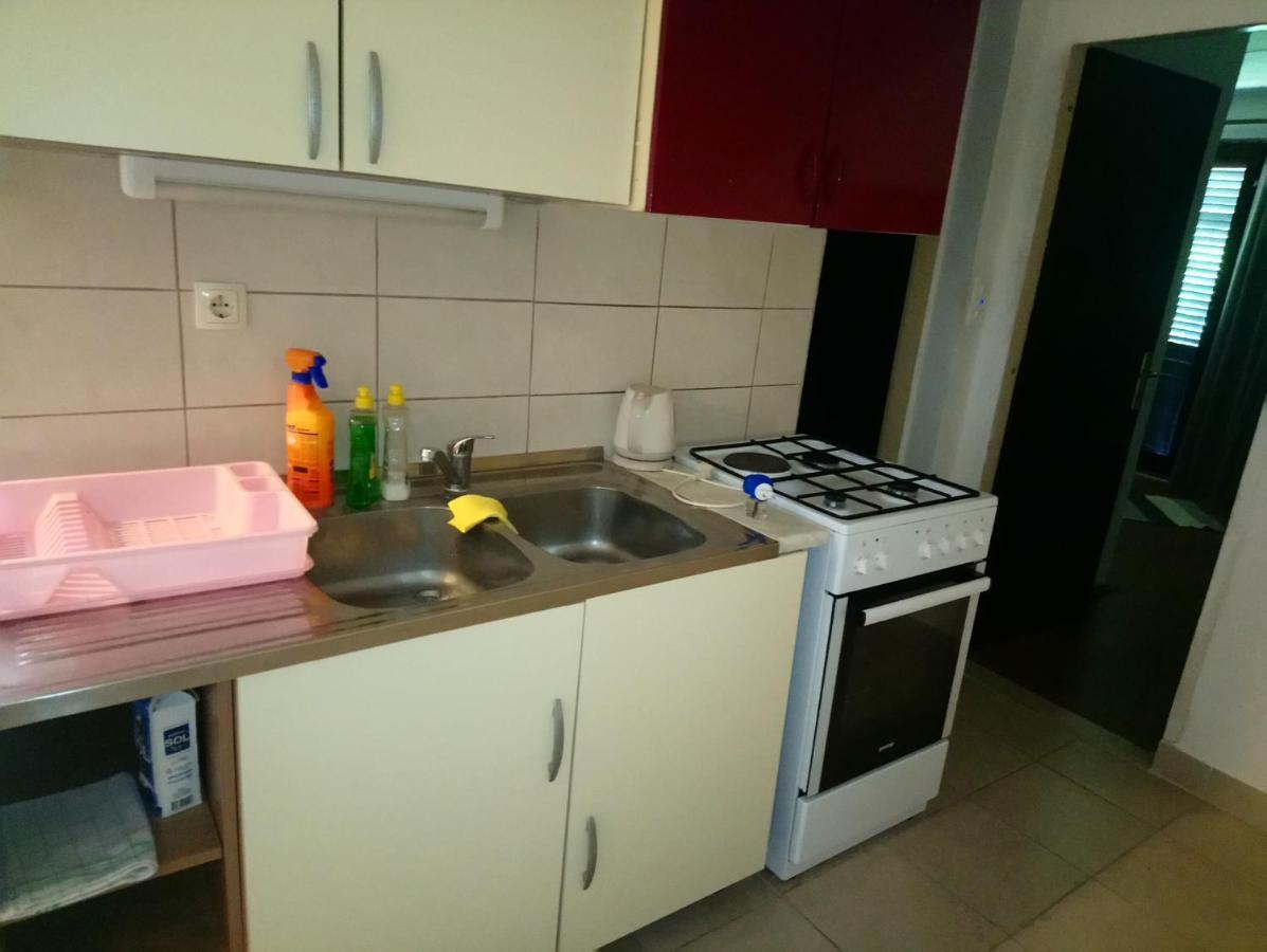 Anita, Apartment